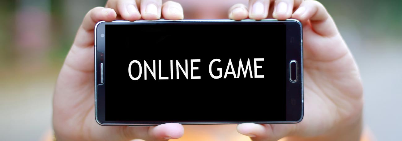 a person holding a smartphone to the camera with the online game on the screen