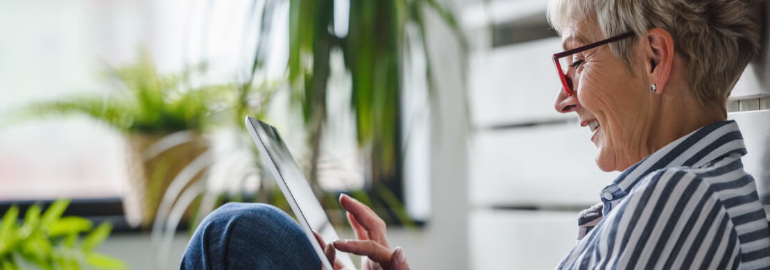 woman relaxing at home playing at Jackpot Capital on her tablet